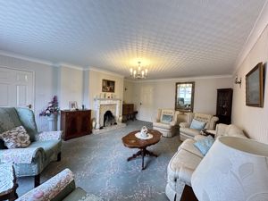 Lounge- click for photo gallery